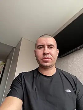 AronMode online show from November 2025 10:43:02 AM