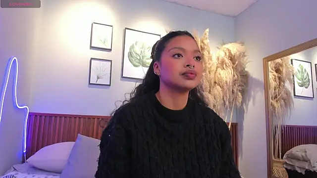 Snapshot of MIAHIVANOV chatting on November 2025 12:26:01 PM MIAHIVANOV online show from November 2025 12:26:01 PM