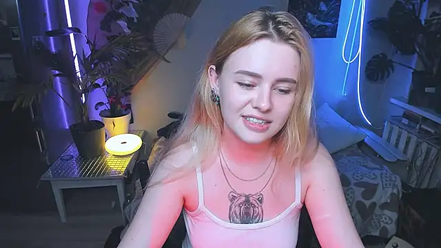 Alexa  Pirs online show from October 2025 08:20:02 PM