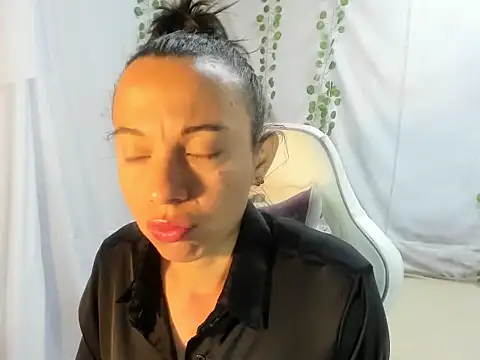 Perla Jonhson Rs online show from October 2025 01:10:01 PM