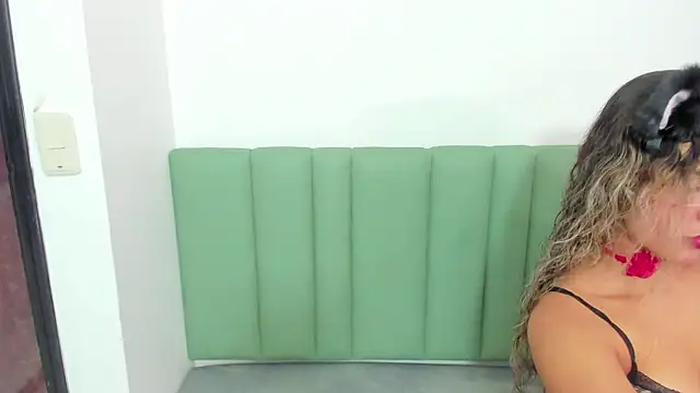 elizabeth liones  online show from December 2025 04:11:02 AM