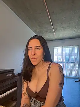 Lolathebaddie online show from February 2026 06:15:02 PM