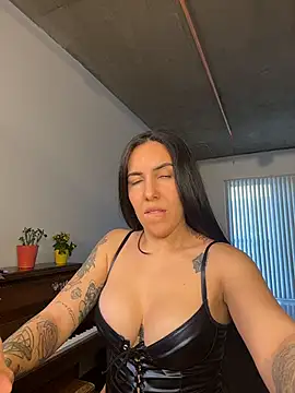 Lolathebaddie online show from February 2026 12:00:01 AM