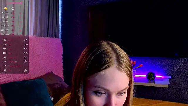 CamLussty online show from October 2025 09:45:01 AM