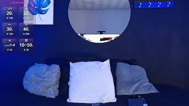 Snapshot of TamaraaRoss_ chatting on November 2025 07:01:02 PM TamaraaRoss online show from November 2025 07:01:02 PM