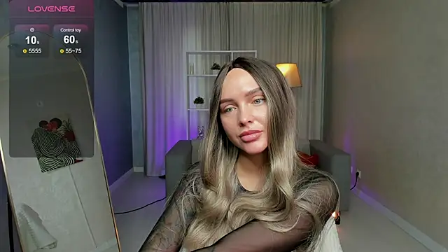 Snapshot of LanaDeRose chatting on November 2025 02:17:02 AM LanaDeRose online show from November 2025 02:17:02 AM