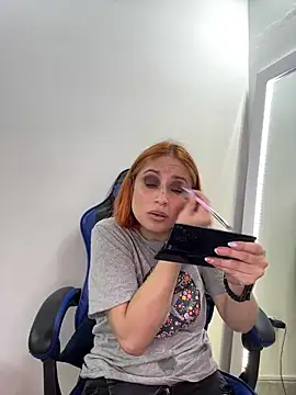 Adeline 1 online show from November 2025 09:25:02 PM