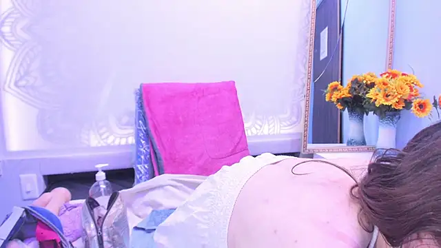 Snapshot of Kylie_Bloom chatting on February 2026 08:15:01 PM Kylie Bloom online show from February 2026 08:15:01 PM