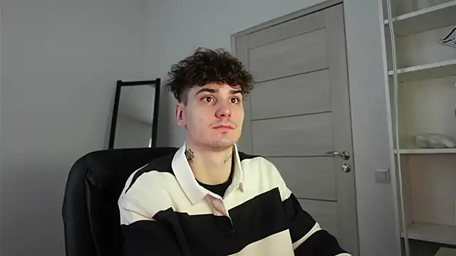 Nick Phillip online show from January 2026 07:13:01 AM