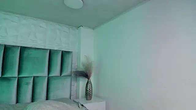 Snapshot of HollyPeach chatting on April 2026 02:27:02 AM HollyPeach online show from April 2026 02:27:02 AM