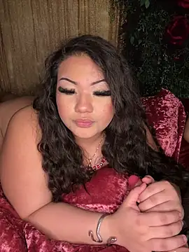 Snapshot of princesssirenaluna chatting on June 2026 07:11:01 AM princesssirenaluna online show from June 2026 07:11:01 AM