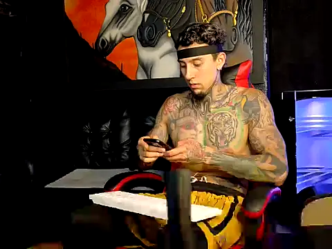 Molotov Explosive online show from November 2025 10:20:01 PM