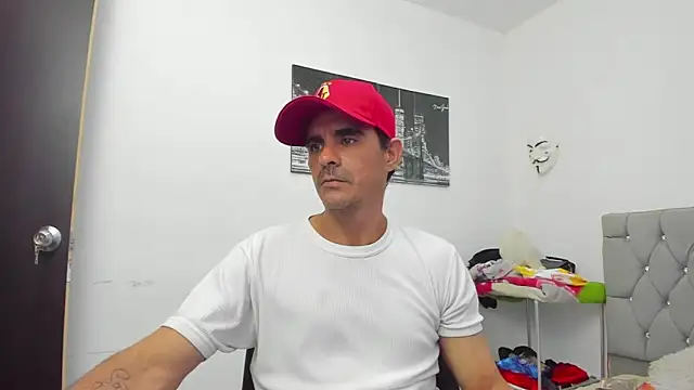 Sofi And Santy online show from November 2025 12:46:01 AM