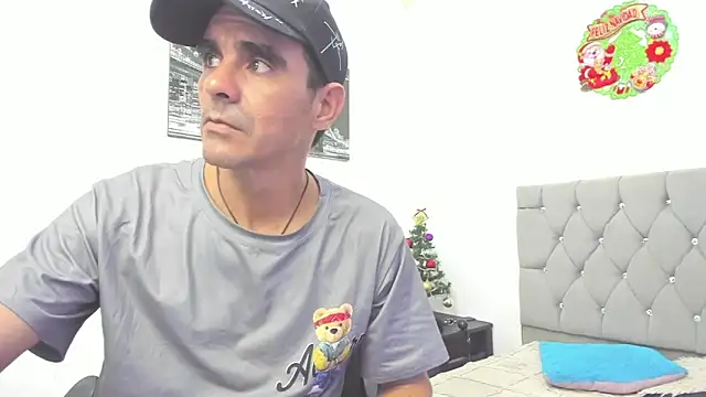 Sofi And Santy online show from January 2026 12:04:02 AM