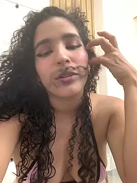 Snapshot of Belindamuller chatting on November 2025 03:49:01 AM Belindamuller online show from November 2025 03:49:01 AM