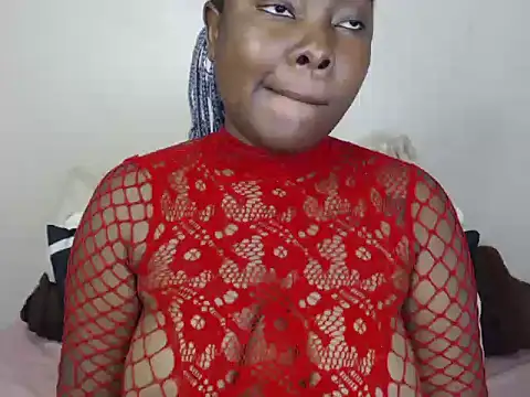 Snapshot of Yolaqueen04 chatting on October 2025 04:33:01 PM Yolaqueen04 online show from October 2025 04:33:01 PM