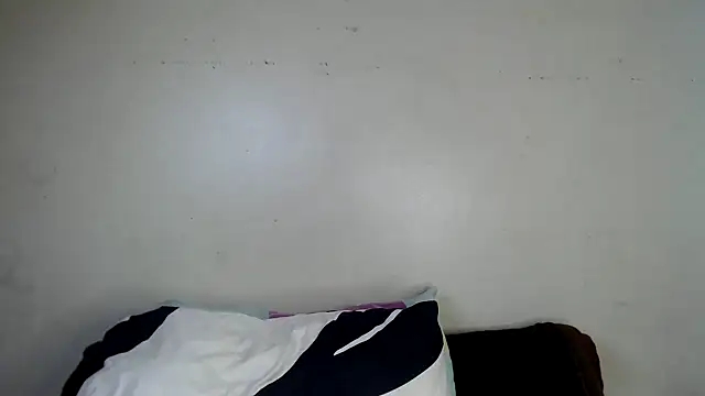 Snapshot of Yolaqueen04 chatting on November 2025 01:18:02 PM Yolaqueen04 online show from November 2025 01:18:02 PM