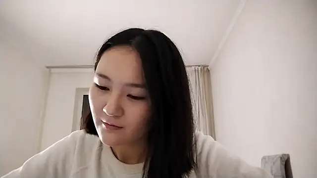 Lyndasilk online show from October 2025 02:40:01 PM