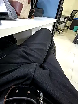 Snapshot of crawlerdrill chatting on November 2025 12:39:02 PM crawlerdrill online show from November 2025 12:39:02 PM