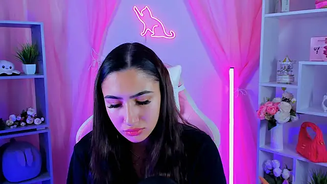 Snapshot of RebeckaThornton chatting on October 2025 09:33:01 AM RebeckaThornton online show from October 2025 09:33:01 AM