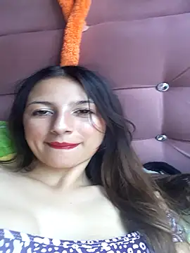 Snapshot of Naomy-daviis chatting on October 2025 08:07:01 PM Naomy-daviis online show from October 2025 08:07:01 PM