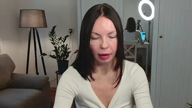 LittleNicolee online show from November 2025 12:05:02 PM