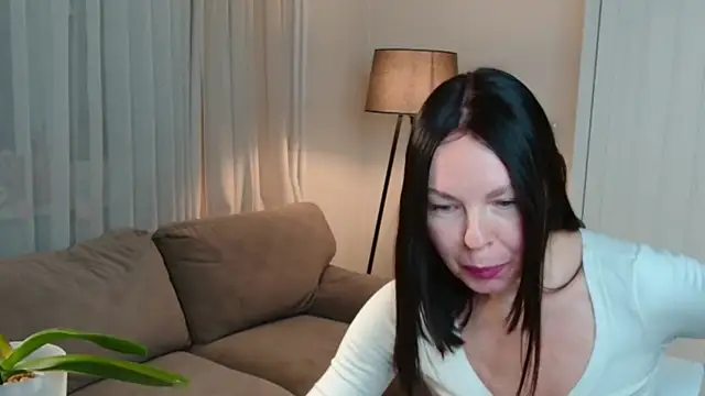 LittleNicolee online show from December 2025 06:37:02 PM