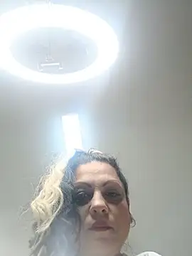 Snapshot of SophiaSkyee chatting on October 2025 06:45:01 AM SophiaSkyee online show from October 2025 06:45:01 AM