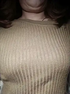 YiyinLy online show from November 2025 07:24:01 PM