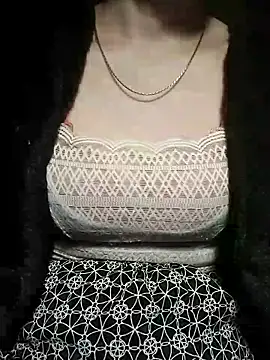 YiyinLy online show from December 2025 08:26:02 PM