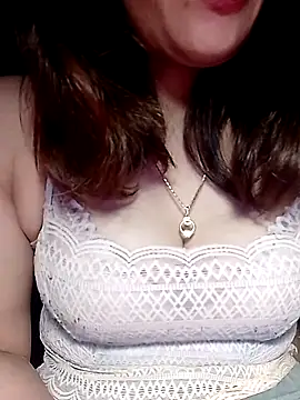 YiyinLy online show from February 2026 09:11:02 PM