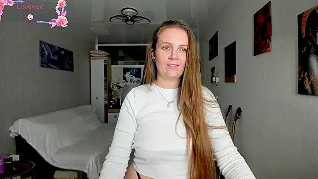 Amy  Leee  online show from October 2025 04:24:02 PM