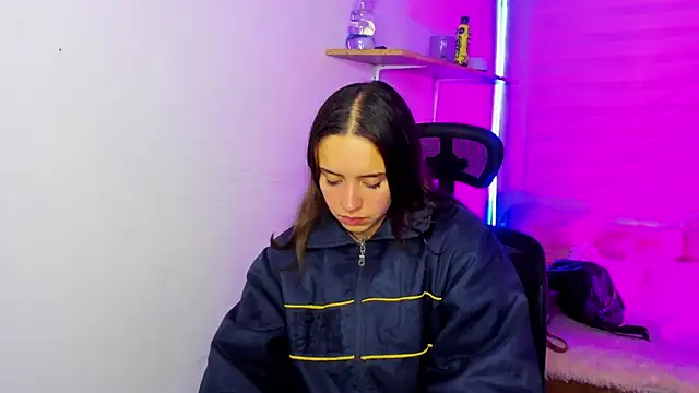 Emily Lindey online show from November 2025 03:27:02 AM