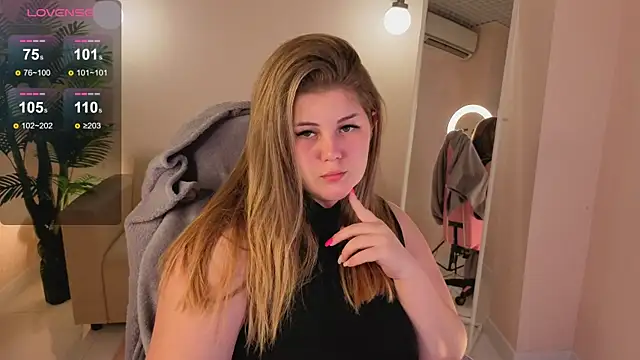 Snapshot of Scarlet_Sinera chatting on November 2025 11:38:02 PM Scarlet Sinera online show from November 2025 11:38:02 PM