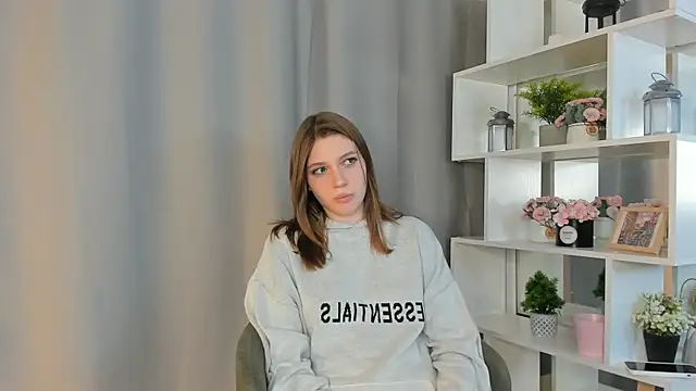 RoslynArcuo online show from October 2025 04:41:01 PM