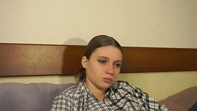 RoslynArcuo online show from November 2025 08:55:01 PM