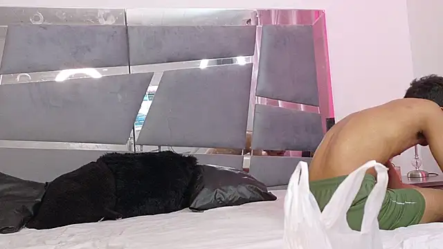 Desire4Duo online show from November 2025 01:55:02 PM