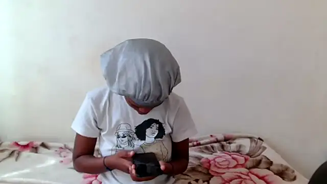 Snapshot of SexyLatoya05 chatting on December 2025 05:34:01 AM SexyLatoya05 online show from December 2025 05:34:01 AM