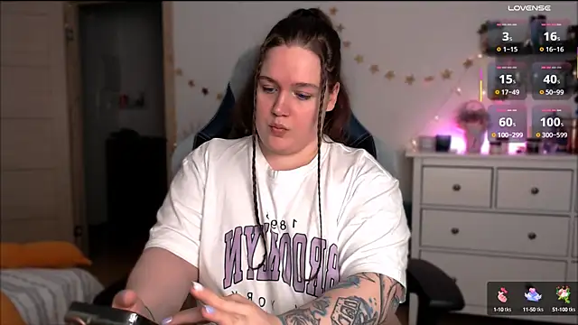 Snapshot of SummerTina chatting on February 2025 03:31:02 PM SummerTina online show from February 2025 03:31:02 PM