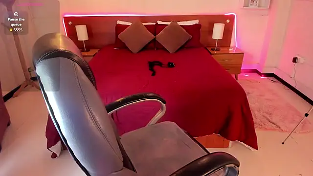 Cat  Moon   online show from January 2026 07:37:02 PM