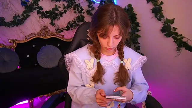 CuteeFoxy online show from November 2025 02:53:02 PM