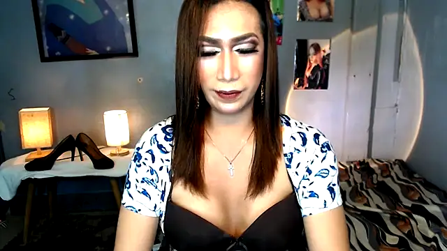 Snapshot of littleredbunny27 chatting on June 2026 09:37:01 AM littleredbunny27 online show from June 2026 09:37:01 AM