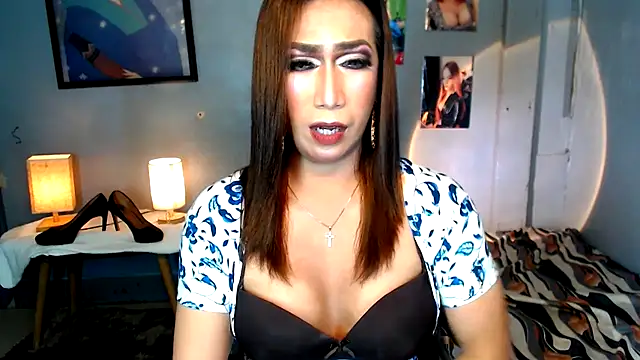 Snapshot of littleredbunny27 chatting on June 2026 12:15:02 PM littleredbunny27 online show from June 2026 12:15:02 PM