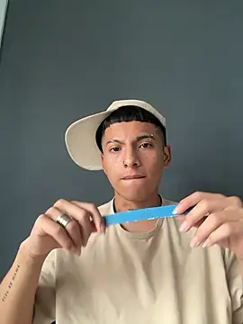 little kris1 online show from October 2025 01:56:02 PM