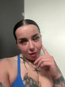 Snapshot of lucycoxxoxo chatting on May 2026 11:01:04 PM lucycoxxoxo online show from May 2026 11:01:04 PM