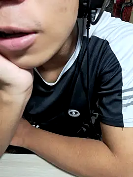 Snapshot of kave2033 chatting on October 2025 02:40:02 PM kave2033 online show from October 2025 02:40:02 PM