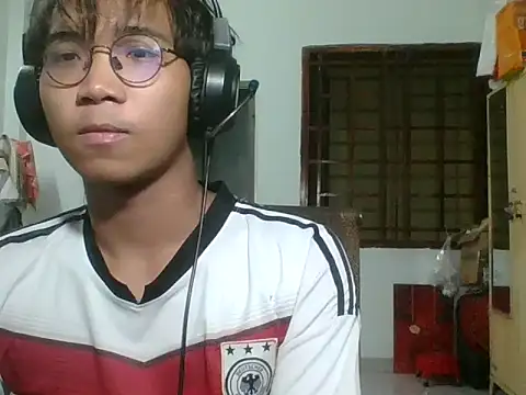 Snapshot of kave2033 chatting on October 2025 03:35:02 PM kave2033 online show from October 2025 03:35:02 PM