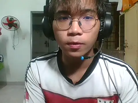 Snapshot of kave2033 chatting on November 2025 03:24:01 PM kave2033 online show from November 2025 03:24:01 PM