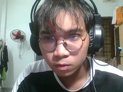 Snapshot of kave2033 chatting on November 2025 04:29:01 PM kave2033 online show from November 2025 04:29:01 PM