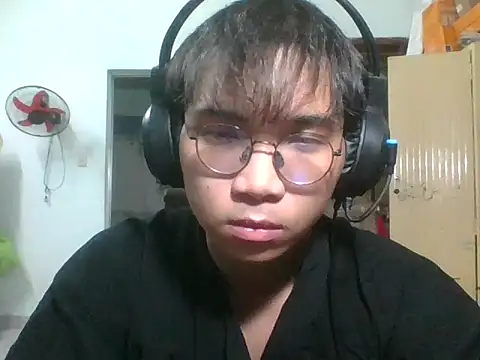 Snapshot of kave2033 chatting on November 2025 03:10:02 PM kave2033 online show from November 2025 03:10:02 PM